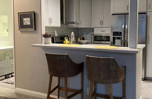 Aliso Viejo Condominio | Prestigous Location within LBUSD. Mid to Long Term Discounts. Views of Foothills
