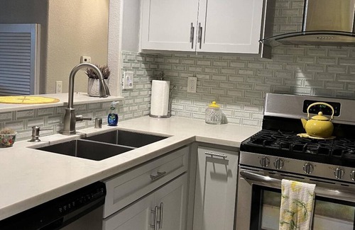 Aliso Viejo Condominio | Prestigous Location within LBUSD. Mid to Long Term Discounts. Views of Foothills
