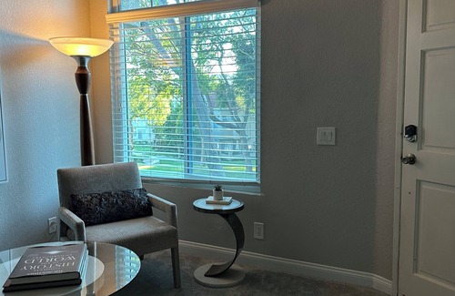 Aliso Viejo Condominio | Prestigous Location within LBUSD. Mid to Long Term Discounts. Views of Foothills