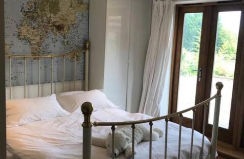 Haslemere Casa | Prestwick Oak - Open Plan 2 Double Ensuite Rural Oak Framed House Sleeps 4 plus AONB
