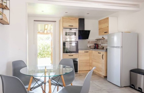 Chateauneuf-les-Martigues Casa | Pretty little house close to the Côte Bleue, in a quiet location with small private garden.