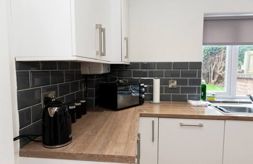 Tamworth Casa | Pretty 2 Bedroom House - Great Location & Parking