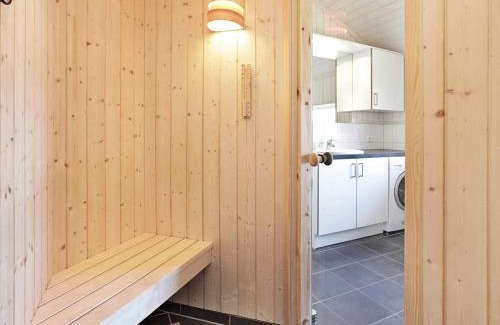 Grossenbrode Casa | Pretty holiday home with balcony
