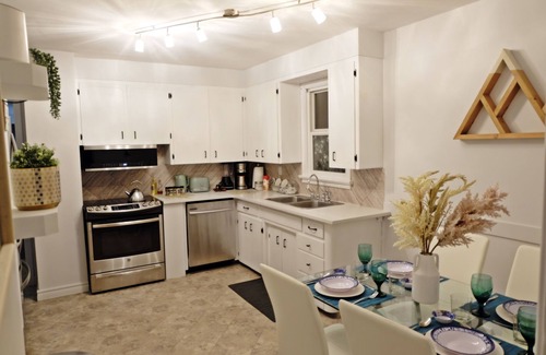 Southwest Edmonton Casa | Pretty home in the heart of Edmonton. Main floor, Pet-Friendly!