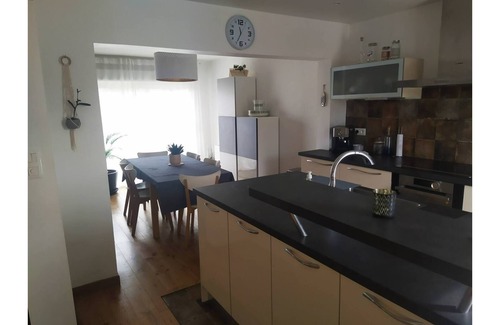Meze Casa | Pretty house near center, port and pond.