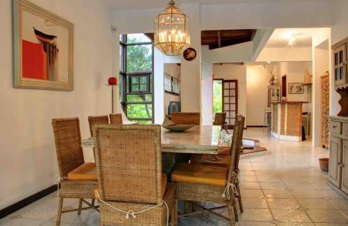 Sao Sebastiao Casa | Pretty house with pool and amazing garden