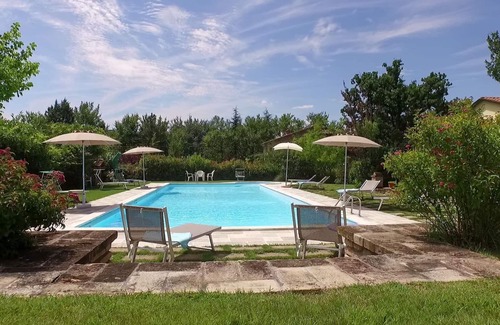 Santa Reparata Villa | Una hermosa casa con una gran piscina, jardín, pista, CA, muy amplio