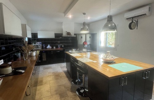Saint-Menet Otro | Pretty Provencal farmhouse on the route de Pagnol.