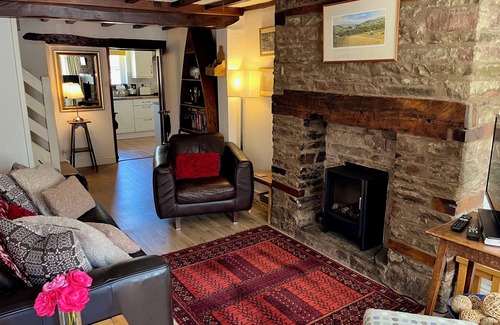 Hay on Wye Cabaña | Pretty stone cottage, centre of Hay-on-wye town, private parking & fast wifi