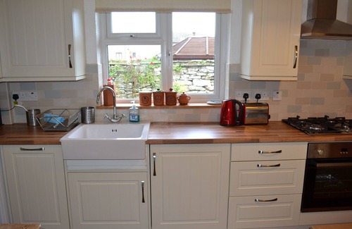 Hay on Wye Cabaña | Pretty stone cottage, centre of Hay-on-wye town, private parking & fast wifi