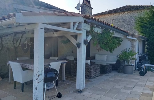 Lavalade Casa | Pretty stone house