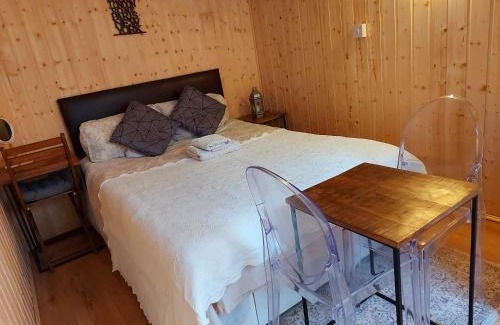 Fryent Apartamento | Pretty Studio with a Private Terrace