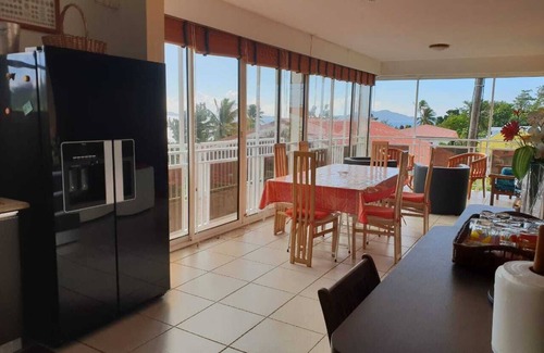 Trois-Rivieres Villa | Bonita villa de muy buena calidad con vistas al mar y montaña.