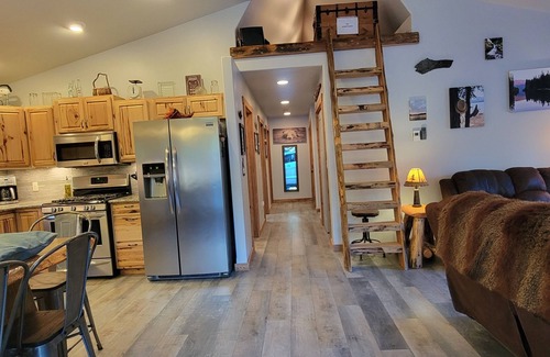 Nordman Cabina | Sacerdote Lake Reeder Bay Retreat en 3 Acres 3 habitaciones 2 baños para 8 personas