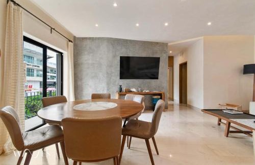 Área de la calle 12 Apartamento | Prime 5th Ave Stay - 4BR with King Beds & City Views