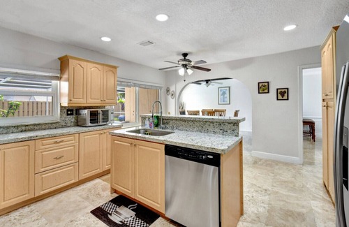 Boca Raton Casa | Prime Boca Raton: Beach, Pool, & Fun! 3BR/2BA
