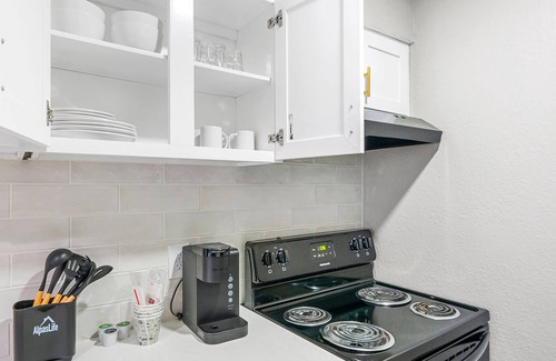 Garden Hills Apartamento | Prime Buckhead Chic Condo in Atlanta