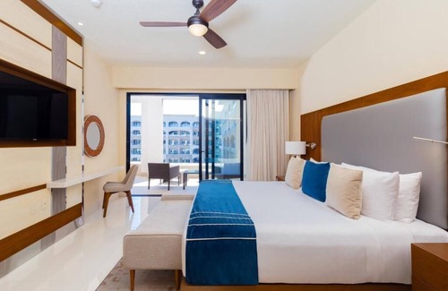 Santa Rosa Complejo | Prime Cabo San Lucas Location! 1 Bedroom Suite at Brand New Resort!!