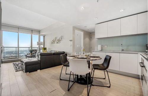 Victoria Park Casa | PRIME Downtown 34th FL - Near Stampede, Casino, Bars! FREE Banff Pass, Parking, Wine!