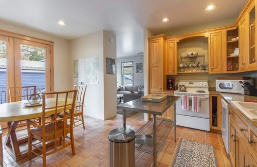 Ouray Apartamento | Prime Downtown Location - Great, Convenient Condo - A/C - Pet Friendly
