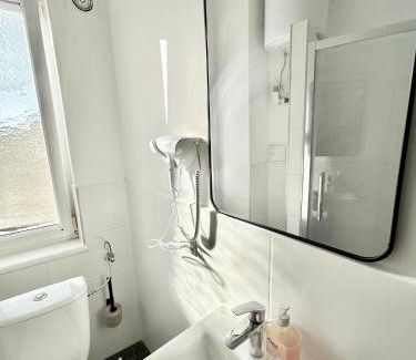 Gerasdorf bei Wien Apartamento | Prime GER Apartments near Vienna - Free Parking