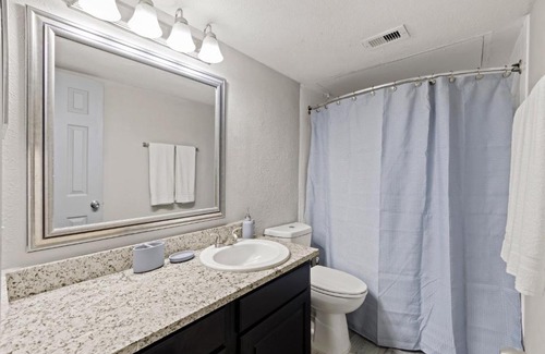 Lake Highlands Apartamento | Prime Location: 1 King Bed Apt near Major Highways & Dallas Hospitals