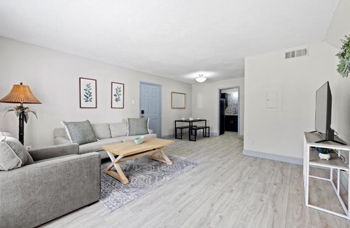 Lake Highlands Apartamento | Prime Location: 1 King Bed Apt near Major Highways & Dallas Hospitals