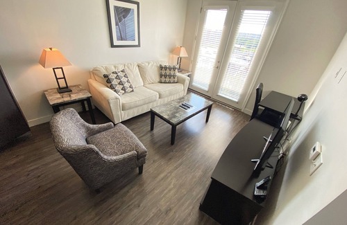 Radnor - Fort Myer Heights Apartamento | Prime Location 1BR in Secure Bldg., Near Dining, Amenities & Walkable!