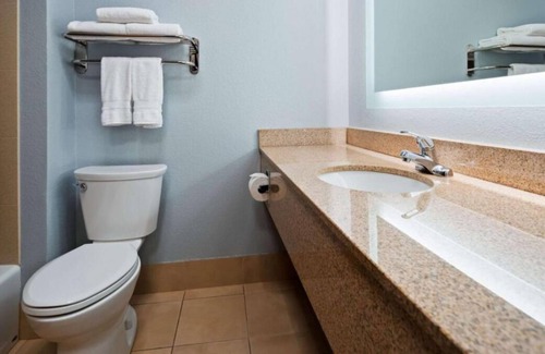 Blaine Casa | Prime Location! 2 Convenient Units, Free Parking & Breakfast, Indoor Pool