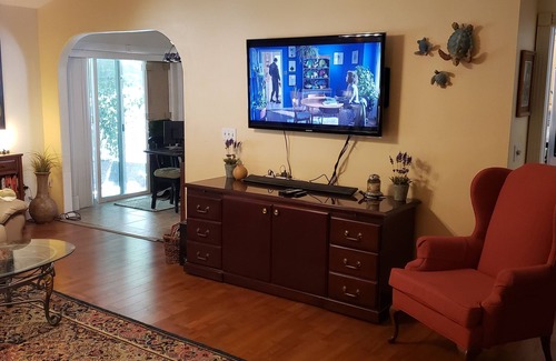 Countryway Casa | Prime Location! 2 Min to the Bay, 15 Mins to Beaches & Attractions, Pet Friendly