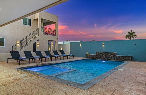 Ponton Casa | Prime Location 2br W Pool, Bbq & Close To Beach