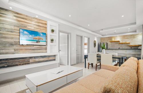 Ponton Casa | Prime Location 2br W Pool, Bbq & Close To Beach