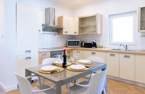Tower Road Apartamento | Prime Location 3BR Apartment with Stunning View by ArcoBnb