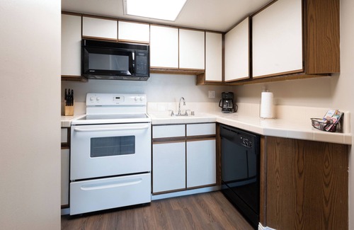Capistrano Beach Hotel | Prime Location! 4 Beachfront Units w/ Kitchen! Free Parking, Onsite Pool!