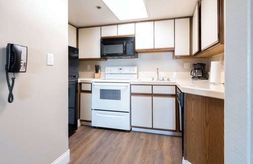Capistrano Beach Hotel | Prime Location! 4 Beachfront Units w/ Kitchen! Free Parking, Onsite Pool!