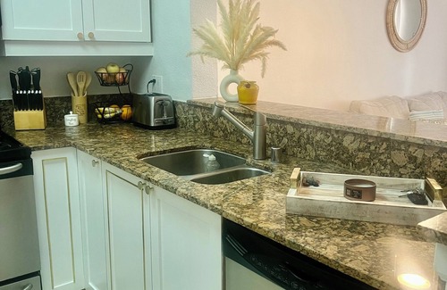 University City Condominio | Prime location, 5 minutes to the Beach, UCSD, Hospitals, UTC Mall