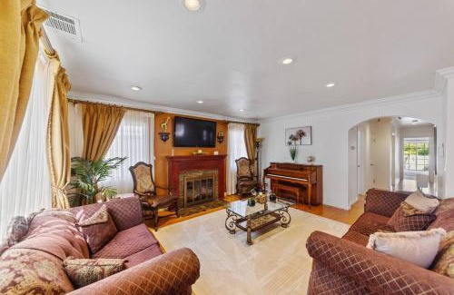 Sawtelle Casa | Prime Location Beverly Hills, Santa Monica and UCLA