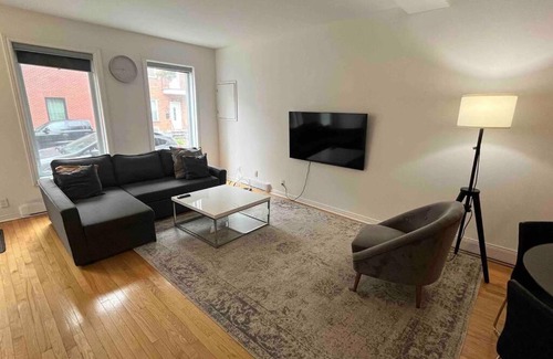 Saint Henri Apartamento | Prime Location Condo With Parking 10 min from dowtown