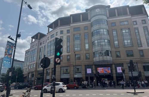 Hammersmith Broadway Apartamento | Prime Location! Cozy Stay by Riverside,Tube, Shops