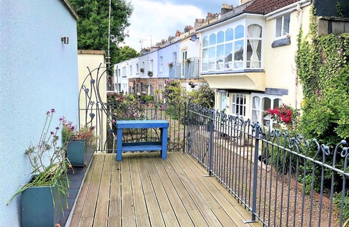 Clifton Casa | Prime Location! Detached Clifton Home with Parking