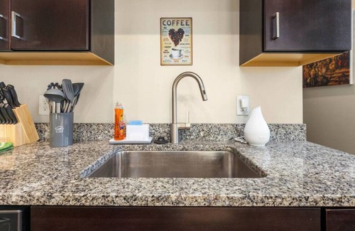 Roanoke Apartamento | PRIME LOCATION DOWNTOWN ♥ of ROANOKE ♛ Queen Bed