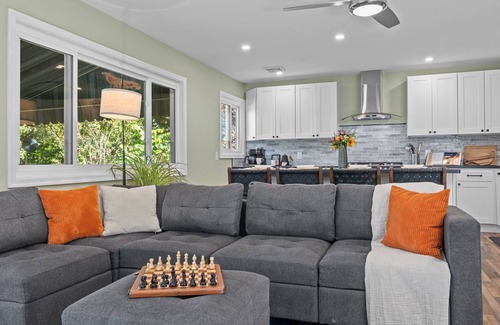 Gulph Mills Casa | Prime Location /Easy Parking/ Kayaks/ River