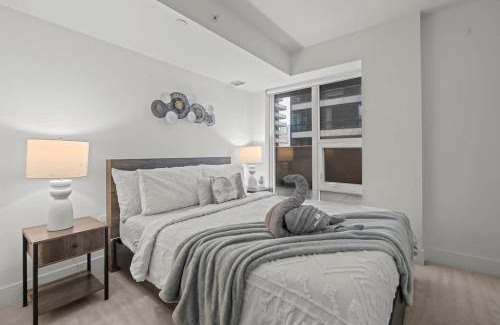 Bay Cloverhill Apartamento | Prime Location Escape Modern 1BR with Terrace