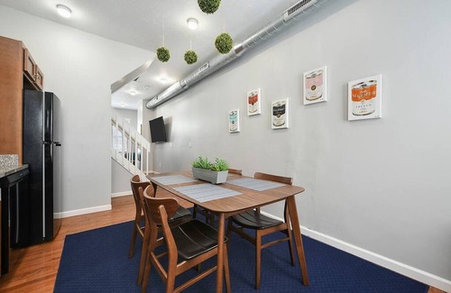 East Allegheny Casa | Prime Location, Free Parking, Fast WiFi, Walkable