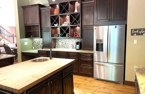 Burley Casa | Prime Location - Gated Estate Property - Excellent Long Term Rates
