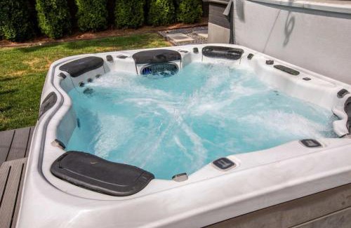 Sugar House Casa | Prime Location Home with Hot Tub l Midtown