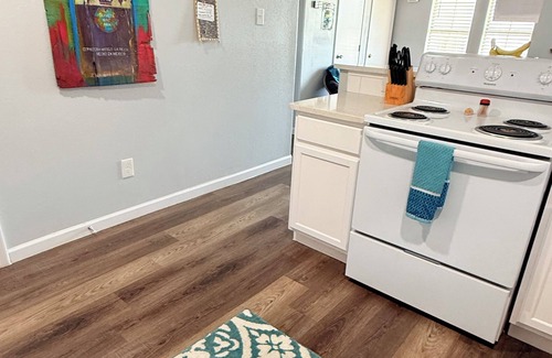 Flour Bluff Casa | PRIME LOCATION IMMACULATE COZY GETAWAY MINUTES FROM BEACH &DOWNTOWN