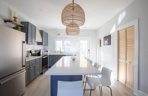 Marblehead Casa | Prime location in town w parking! Walk to beach, shops & harbor-Sleeps 8