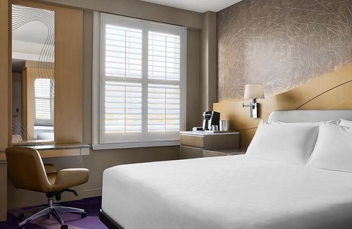 Pasadena Hotel | Prime Location! Onsite Pet-Friendly Property, Outdoor Pool, Parking