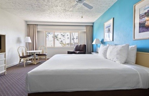 Kahului Hotel | Prime Location! Pool, Near Kanaha Pond State Wildlife Sanctuary!